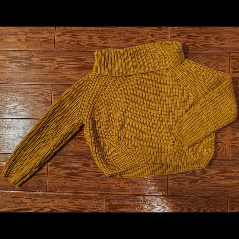 Mustard yellow cropped Sweater